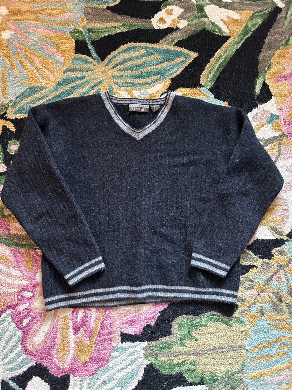 Vintage Structure Urban Wear - Men's Charcoal V-Neck Sweater with Grey Trim - XL
